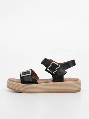 Sandały na platformie Inuovo