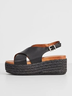 Sandały na platformie Inuovo