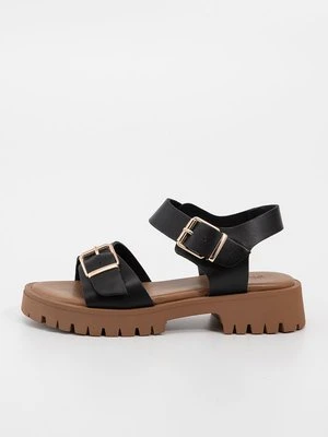 Sandały na platformie Inuovo