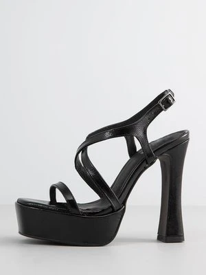 Sandały na platformie Jonak