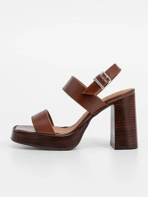 Sandały na platformie Jonak