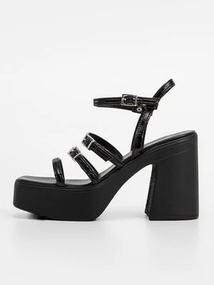 Sandały na platformie Jonak