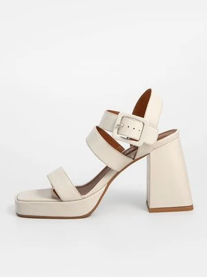 Sandały na platformie Jonak