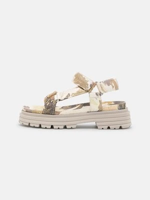 Sandały na platformie Kennel + Schmenger