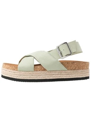 Sandały na platformie Monki