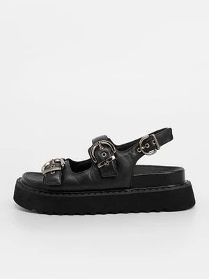 Sandały na platformie pinko