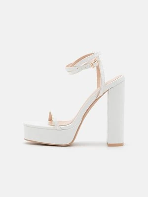 Sandały na platformie Raid