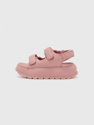 Sandały na platformie Skechers