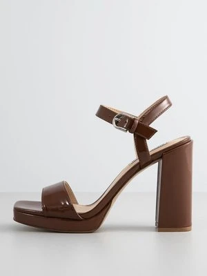 Sandały na platformie Steve Madden koniakowy