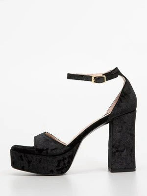 Sandały na platformie Unisa