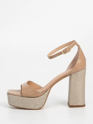 Sandały na platformie Unisa