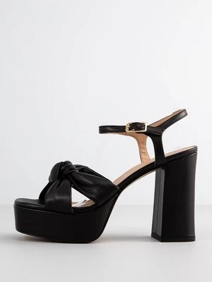 Sandały na platformie Unisa