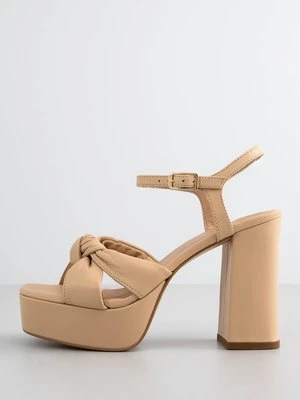 Sandały na platformie Unisa