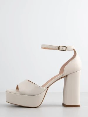 Sandały na platformie Unisa