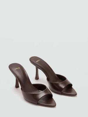 Sandały na szpiczastym obcasie czekoladowy - Kobieta - - MANGO