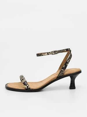 Sandały & Other Stories