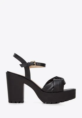 Sandały skórzane z miękkim paskiem na platformie czarne Wittchen