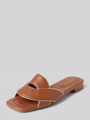Sandały skórzane z paskami w kontrastowym kolorze Marc Cain Bags & Shoes