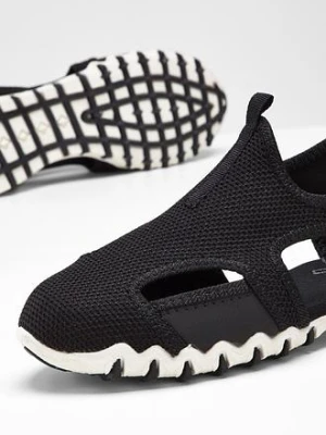 Sandały trekkingowe z profilowaną podeszwą bonprix