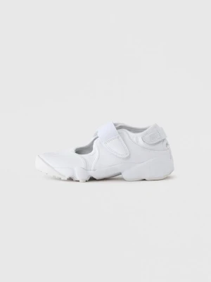 Sandały trekkingowe Nike biały