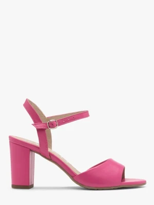 Sandały w kolorze fuksji na słupku Ryłko