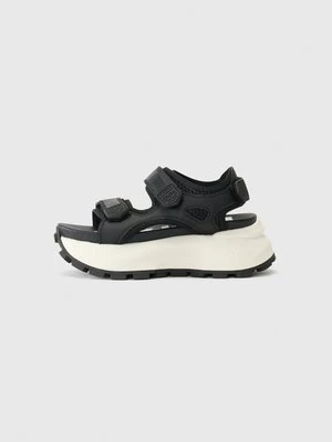 Sandały z cholewką Buffalo