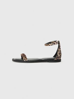 Sandały z cholewką DKNY