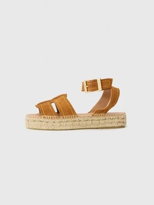 Sandały z cholewką Kickers