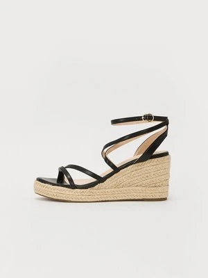 Sandały z cholewką Raid