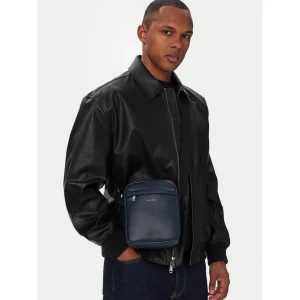 Saszetka Calvin Klein Raised Reporter LV04D3160G Granatowy