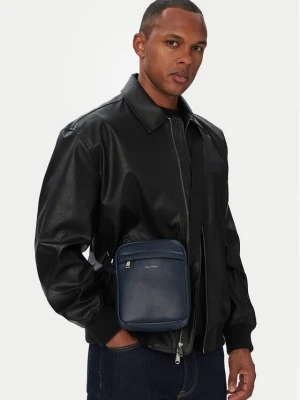 Saszetka Calvin Klein Raised Reporter LV04D3160G Granatowy
