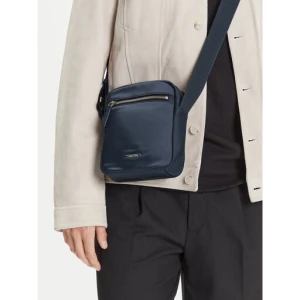 Saszetka Calvin Klein Sleek Nylon Reporter LV04D3176G Granatowy