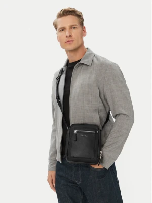 Saszetka Calvin Klein Ssnl Raised Logo Reporter LV04D3500G Czarny