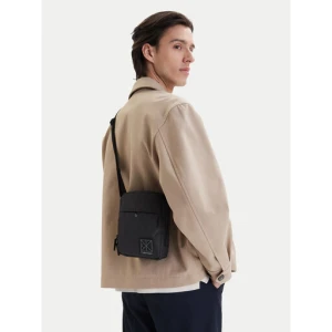 Saszetka Calvin Klein Utility Emblem Reporter LV04D3303G Czarny
