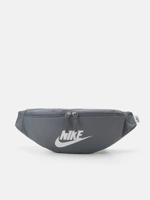 Saszetka nerka Nike Sportswear