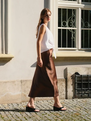 Satynowa spódnica w ciemnobeżowym kolorze Top Secret