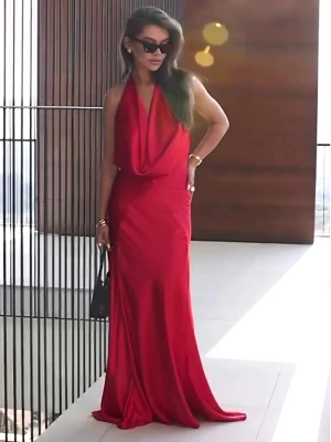 Satynowa sukienka maxi z odsłoniętymi plecami KAO - czerwona  magmac 