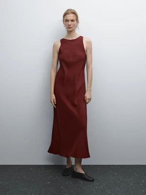 Satynowa Sukienka Średniej Długości Z Dekoltem Halter - Ceglany - - Massimo Dutti - Kobieta