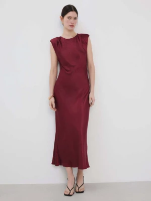 Satynowa sukienka z poduszkami na ramionach wiśniowy - Kobieta - - MANGO