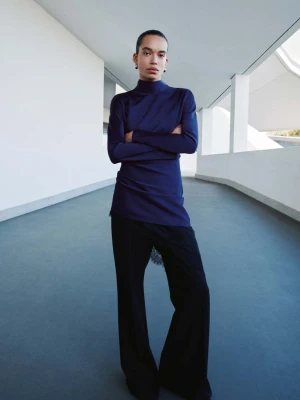 Satynowa sukienka z zaszewkami niebieski indygo  - Kobieta - - MANGO