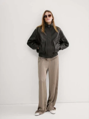 Satynowe spodnie w paski średni brązowy - Kobieta - - MANGO