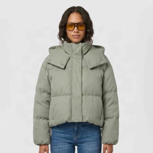 Short Coated Hooded Puffer Urban Classics zielony