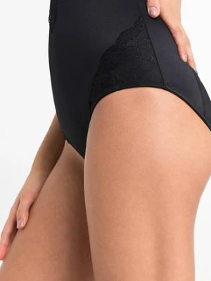 Silnie modelujące body bonprix