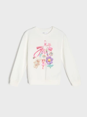Sinsay - Bawełniana bluza crewneck z nadrukiem breloka z zawieszkami - kremowy