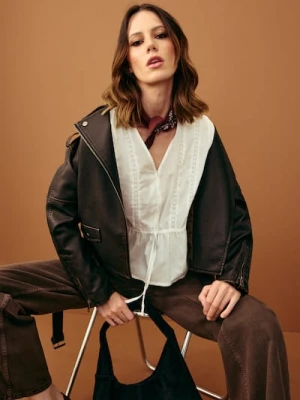 Sinsay - Bawełniana bluzka z ażurową wstawką - biały