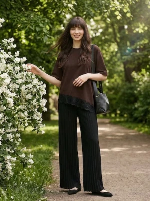 Sinsay - Bawełniana bluzka z koronkowym wykończeniem - brązowy