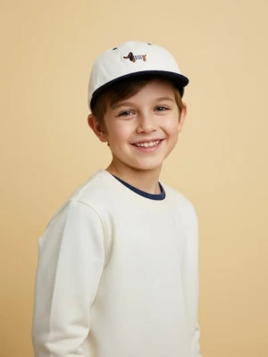 Sinsay - Bawełniana czapka z daszkiem z haftowanym motywem psa - kremowy