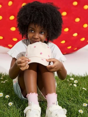 Sinsay - Bawełniana czapka z daszkiem z haftowanymi malinkami - kremowy