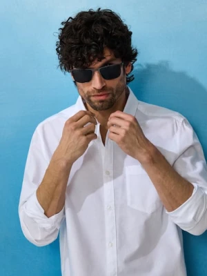 Sinsay - Bawełniana koszula z długim rękawem i kieszenią piersiową - biały