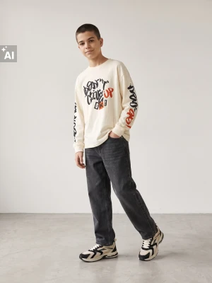 Sinsay - Bawełniana koszulka longsleeve z nadrukiem graffiti - kremowy